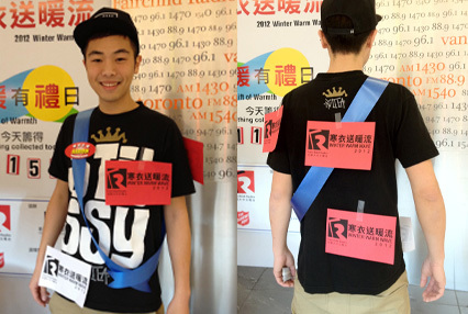 Fashion show: Sunshine Boyz Aaron 用寒衣 sticker 扮聖誕樹