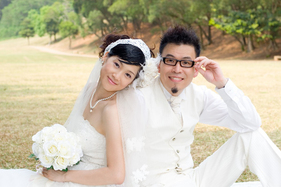 王介安和謝家妮在結婚典禮中所播放的 video，以照片回顧他們相識相戀的經過，以及兩人共同經歷的高低起伏，真摰感人，現在還可在 Youtube 上看得到呢。