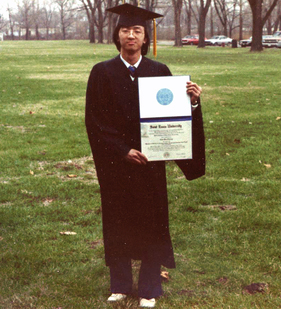 當年選擇 St. Louis University，是希望可以和嫁到芝加哥的五姐姐互相照應，但到埗後才發現，學校距離芝加哥六小時車程，一點不近。