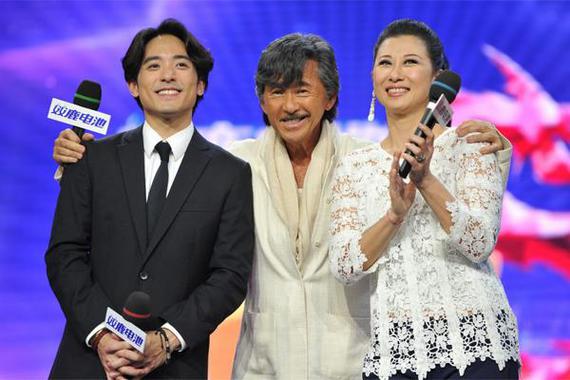 林子祥和葉蒨文亮相浙江衛視的《我不是明星》，為兒子林德信助陣壓場，一家三口首度共同現身綜藝節目，令人眼前一亮。