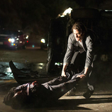 Jake Gyllenhaal 在《Nightcrawler》中扮演的狗仔隊攝影師，不但要和警察鬥快到達意外現場，還會搬動屍體務求拍攝效果更震撼。