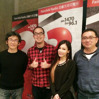 台灣知名導演魏德聖（左）、〈KANO〉監製黃志明（右）和「七點 ZONE 了沒」的 Richard 及 Ginny 合照。