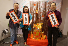 本台最識飲識食識享受的節目主持，（左起）：Hoho、Deborah 和馬光浩。