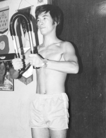 自小喜歡運動的 Ken 原來是 muscle man。