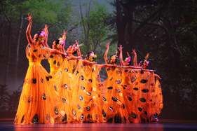 加拿大楊小花民族舞蹈學院。