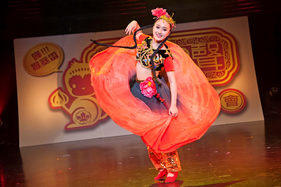 曾贏得多個舞蹈冠軍的 2015 Sunshine Girlz Carmen，展示了少數民族舞的靈動與風采。