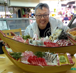 魚生船處處有，但那及日本的新鮮？Hoho 崇尚有特色的旅遊，大家都去日本，Hoho 玩來就是不一樣。