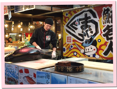 鮪魚的解體師（尊稱為「鮪名人」），全部都是型男，除了在黑潮市場做秀，還會出 job，在大公司的週年晚宴甚至婚宴表演鮪魚解體。婚宴劏魚會不會太血腥？原來日本人認為這是個好兆頭。