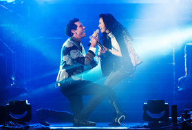 莫文蔚深感榮幸成為首位華人歌手在意大利米蘭舉行演唱會，「音樂鬼才」 Mika 更破天荒擔任莫文蔚米蘭站演唱會的嘉賓，中西巨星合唱《Stardust》。
