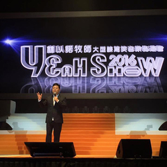 林以諾牧師剛在香港做完「Yeah Show 大型棟篤笑音樂佈道會」，6 月 18 日在香港會議展覽中心一天兩場，將佈道、音樂、甚至話劇共冶一爐。