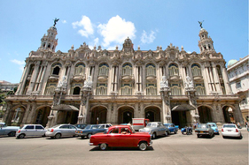 哈瓦那大劇院 Gran Teatro de La Habana（英譯為 The Great Theatre of Havana）位於市中心，是古巴國家芭蕾舞團的長駐表演場地。