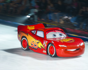 Disney.Pixar 的「Cars」，Lightning McQueen 又有機會大發神威。