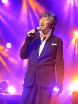 阿 Lam 今年 69 年歲，但中氣十足，在演唱會中一個人從頭唱到尾，就連難度最高的串燒歌《十分十二寸》唱來也毫不吃力。