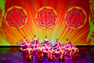 楊小花民族舞蹈學院的朝鮮民族舞《天空的阿里》，將於「四海同聲春節晚會」的舞台上盛大演出。