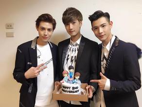 在 2014 年加入的 Teddy、Evan 和 晨翔是 SpeXial 第二期的成員，去年還一起切蛋糕慶祝入團兩週年。