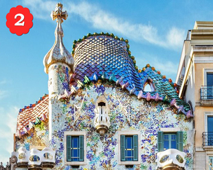高迪（1852 - 1926）在巴塞羅那還設計了形形色色的建築物和公園，好像巴特略公寓（Casa Batllo）就是高迪在 1904 年受商人 Josep Batlló i Casanovas 委託而建成的獨棟房屋，高迪發揮了奔放的想像力，房子的內外有如童話世界，面具形的陽台、鱗片狀的屋頂、漩渦般的天花板、有如深海世界的天井。即使過了一百年，高迪的設計和想像人依然令現代人驚嘆。