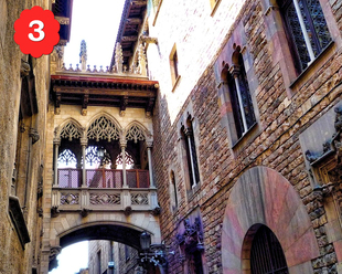 哥德區（Barri Gotic 或 Gothic Quarter）是巴塞羅那的舊城區，縱橫交錯的小巷弄古意盎然，走在其中有如進入了時光隧道。這裡有很多哥德式的建築遺蹟，包括這座哥德式的天橋（Carrer del Bisbe），是仿建威尼斯的嘆息橋，在很多明信片中也可以看到這個景點。