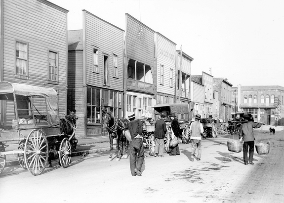 1907 年溫哥華唐人街，圖中的地點是 Pender 夾 Carrall。（Vancouver Archives）