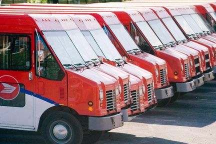 昨天，國會上議院就 C-89「郵務恢復及持續法」進行辯論，可惜未有結果，留待明天星期一繼續審理。若法案得到通過，加拿大郵政公司郵務工人必須在通過後翌日中午返回工作崗位。