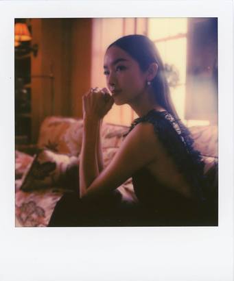 Polaroid 很容易偏光或偏暗，與其追求影像清晰和顏色鮮艷，用來捕捉某種 mood 或某種氛圍更能得心應手。