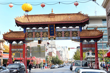 Victoria 的同濟門是加國歷史最久之華埠牌坊。