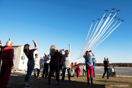 加拿大空軍花式戰機隊 Snowbirds 每年定期到本國和世界各地巡演。 (Photo from Canadian Forces Snowbirds Facebook)