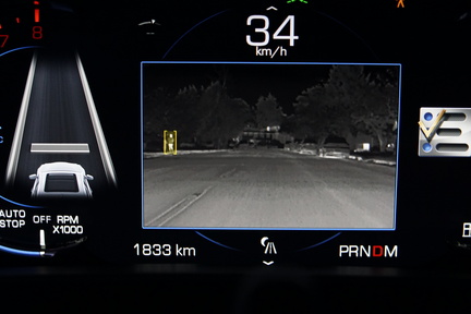 前望之紅外線相機能於晚上顯示路人所在位置。
