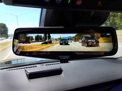 CT6 的 Rear Camera Mirror 比一般的後望鏡（rear-view mirror）更先進，不但視野更廣闊（不會被後車窗的窗框遮擋），而且有極高解像度。 