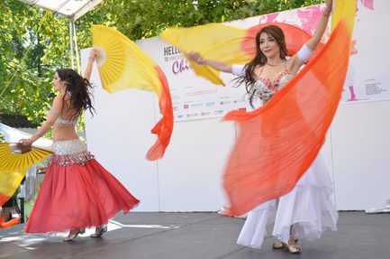 Vancouver Chinatown Festival 溫哥華華埠節下星期六舉行  來跟吉祥物「熊貓威威」合照！