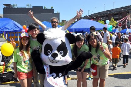 Vancouver Chinatown Festival 溫哥華華埠節下星期六舉行  來跟吉祥物「熊貓威威」合照！