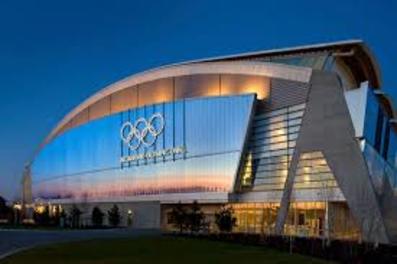 為了 2010 年冬奧所建成的 Richmond Olympic Oval 不但是列治文地標，也是本市居民的體育活動中心，在 Doors Open Richmond 期間，這裡將會讓大家體驗他們的多媒體 Olympic Experience，很多還類似機動遊戲呢。