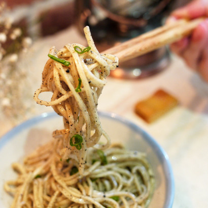 另外還有看似簡單，但其實蘊含深厚中國飲食文化的的芝麻拌麵。