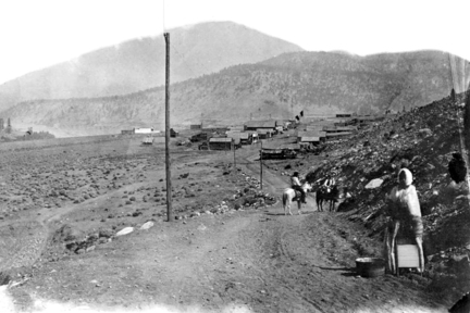 1865 年的 Lytton 已是 Cariboo Wagon Road 驛站。（BC Archives g-00782）
