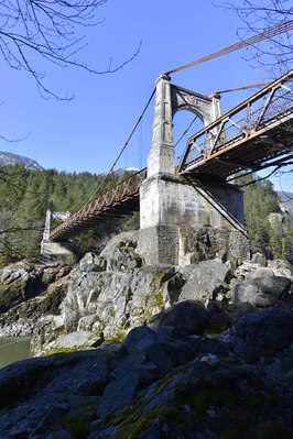 Hells Gate下游的首條吊橋 Alexandra Bridge，當年亦有華工參與興建。