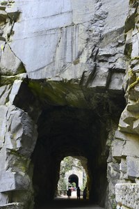 跨越 3 座山、包括 5 條隧道和 7 條橋的 Othello 隧道公園，今天是本地 hikers 和外國遊客的旅遊熱點。