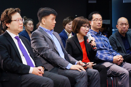 加拿大中文電台新聞總監李潔芝向 4 位選區候選人發問問題。