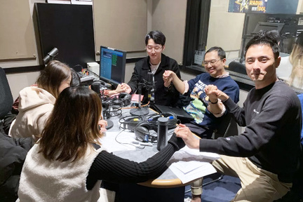 Radio Idol 6 強於比賽開始前一小時已踏入錄音室作準備，大家手拉手集氣，彼此鼓勵。