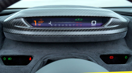 掌軚者可選用儀錶盤背頂的 Slim Display 來增添科幻帥氣。