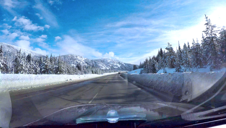 冬季在海拔 300 到 1,200 米高的 Coquihalla Highway 自駕遊，別有一番情趣，但記得要先替車子換上合規格的冬季雪胎，才能安全上路。