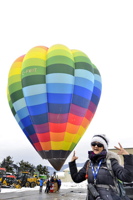 英國製造的 20 米高 Cameron O-120 熱氣球可載 6 人。