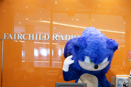 Sonic the Hedgehog 想成為電台的門面擔當，先從櫃台服務員開始，嘩，要接聽的電話好多呀！