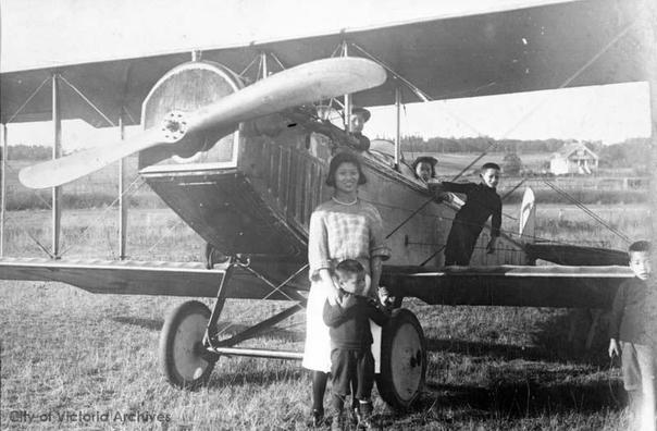 1922 年 Victoria 市郊 Lansdowne 機場（現 Lansdowne 中學校址）的「Chan Dun 航空訓練學校」曾教授過返國討袁之華人義勇軍。（City of Victoria Archives M06952）
