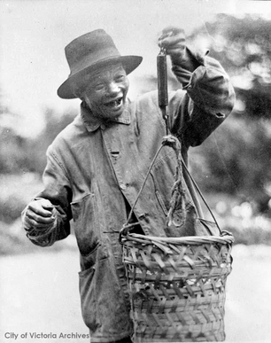 1914 年華人漁販。（City of Victoria Archives M07899）