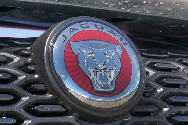 Jaguar（中譯捷豹或積架）是成立於 1922 年的英國老牌車廠，後來和 Land Rover 合併，現名 Jaguar Land Rover Ltd.