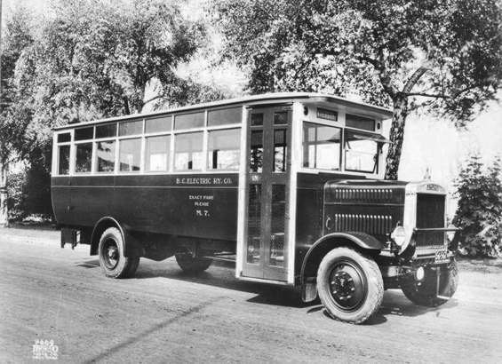 據 1929 年紀錄指出，早上 8:00 到 9:15 前往 UBC 的巴士，已是全溫最客滿的路線。(UBC Library)
