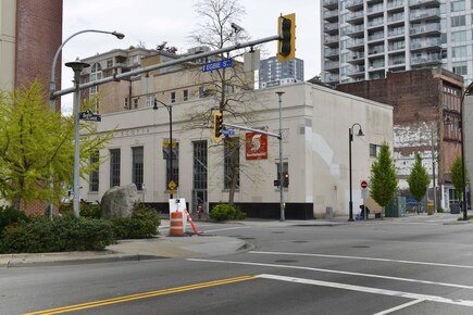 現在這附近的 New Westminster Quay 是本地人和外國遊客的旅遊熱點。