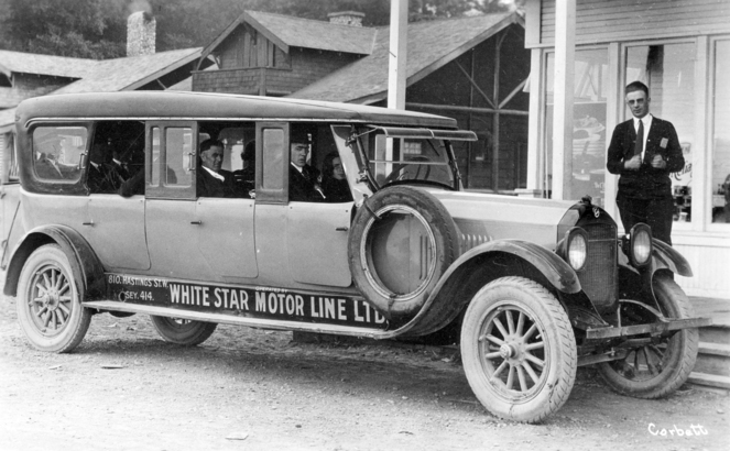 1920 年代溫哥華還有豪華的出租車（連司機），接載客人往返 White Rock 等較遠郊區。（City of Vancouver Archives）