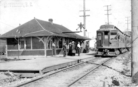 1911 年 Cloverdale 的 Interurban 車站外貌。（Surrey Archives）