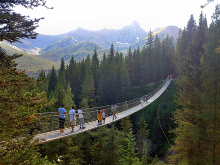 High Rockies Trail 上的 Blackshale 吊橋，上鏡頭兼容易到達。