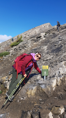 據說只要走過 Canmore 包括 Ha Ling Peak 在內的 3 個山頭便可享受一杯免費啤酒。Terry 加油！